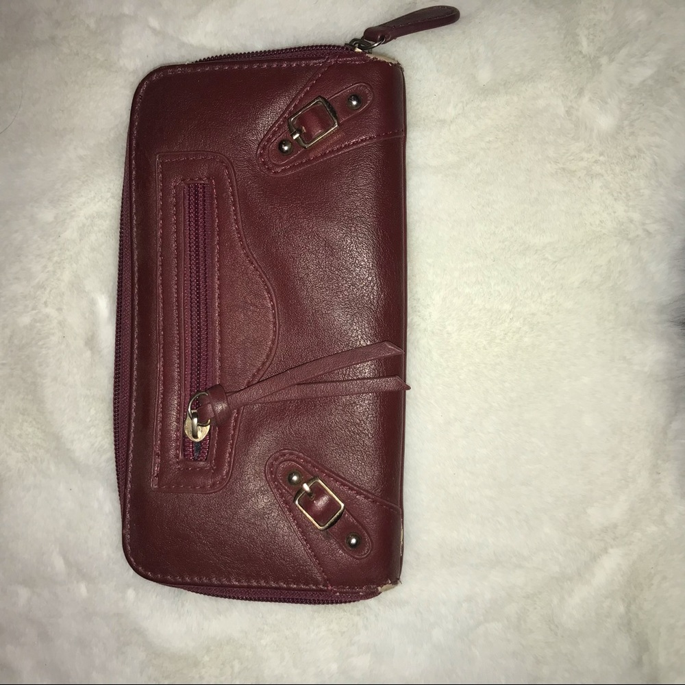 Maroon zip shut wallet